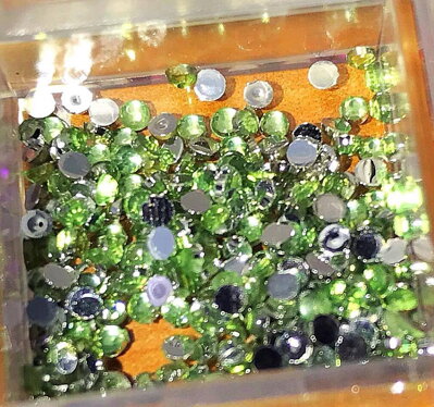 Swarovski kamienky č.8 - 20 kus - 1,5mm - svetlo zelené
